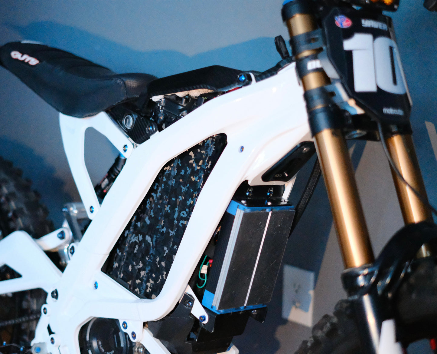 E-MOTO ShadowSlate Black CAMOUFLAGE Wrap